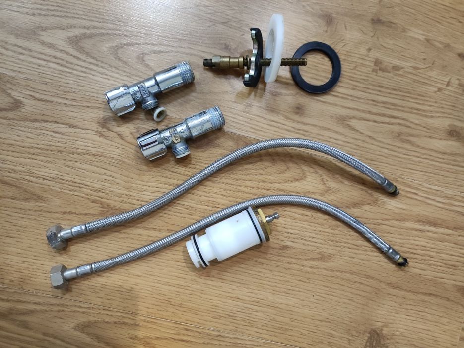 Продам смесители для раковины!