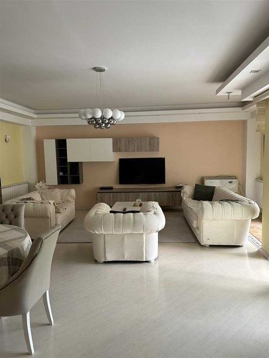 Дава се под наем Двустаен апартамент в Бургас, Център - 63 кв.м за 204 € - Снимка #3