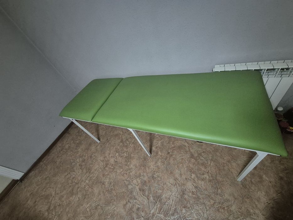 Продам кушетку б/у