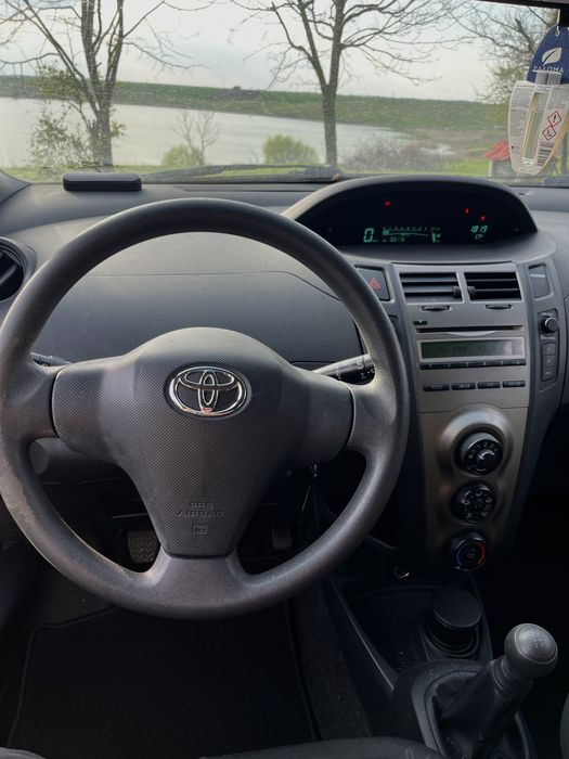 Toyota Yaris  1.0 benzina (an 2011- itp Octombrie 2026)