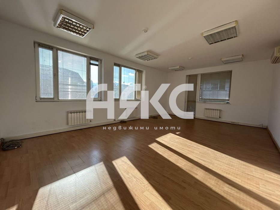 Дава се под наем Офис в София, Гео Милев - 125 кв.м за 935.34 € - Снимка #1