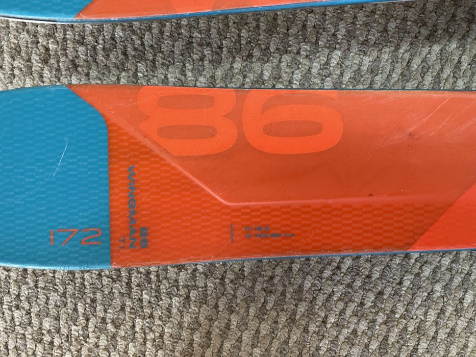 Продам комплект горных лыж