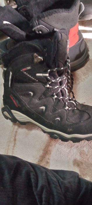 Обувки и боти на символични цени