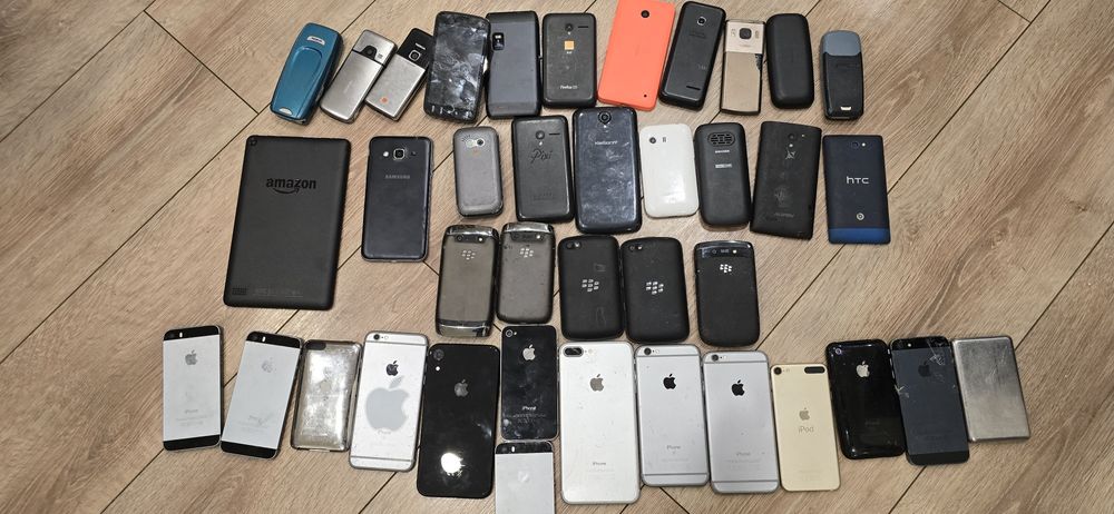 Lot telefoane tableta ..