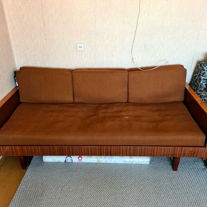 Диван деревянный