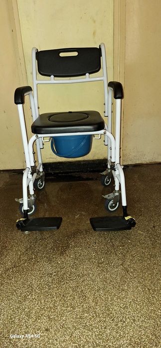 Vind scaun carucior Moretti  pentru persoane cu handicap motor,NOU , pret 850 ron (negociabil)