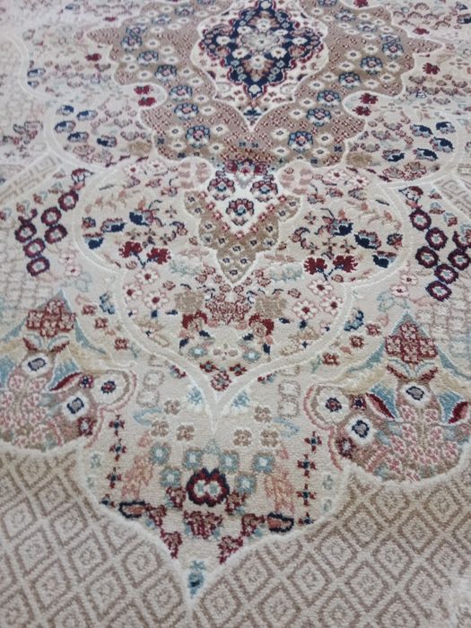 Продам ковёр,размер 1.5-2.3