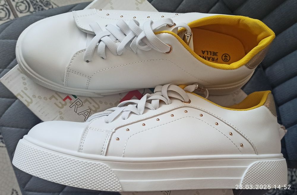 Продам белые кеды ( кроссовки)