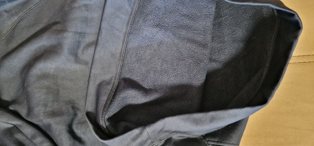 Суичър Under Armour.