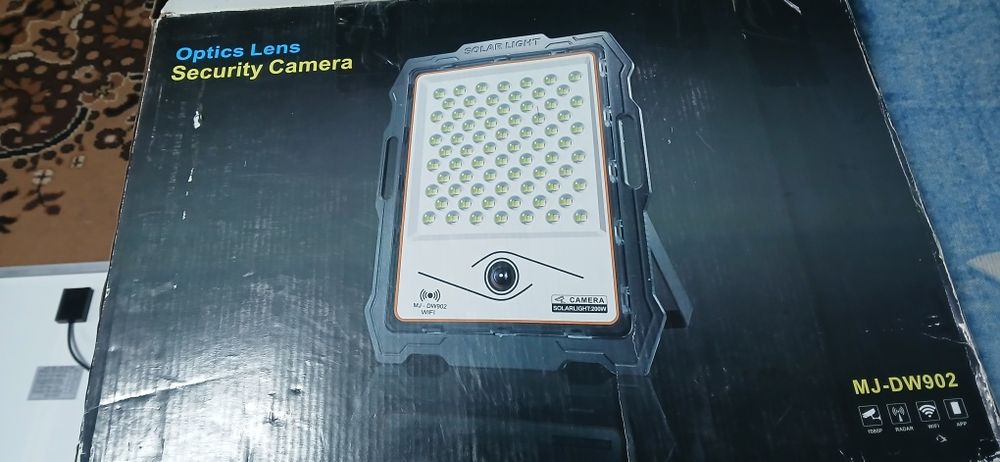 Cameră  de supraveghere  solară cu card 32gb
