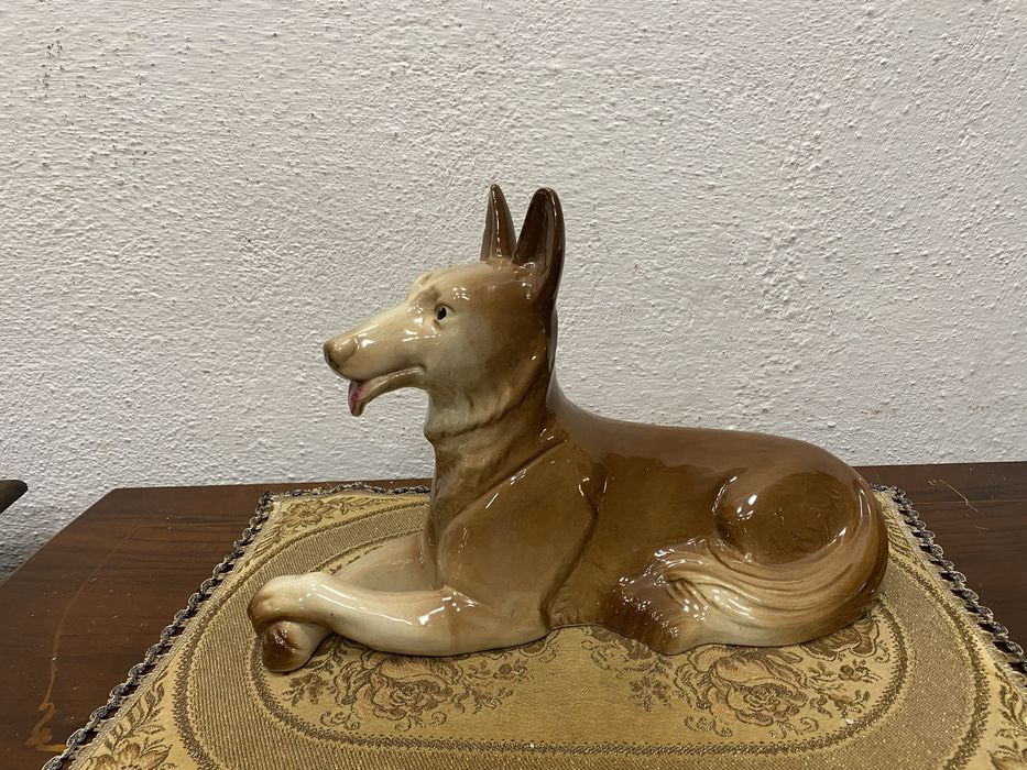 Немско порцеланово куче немска овчарка