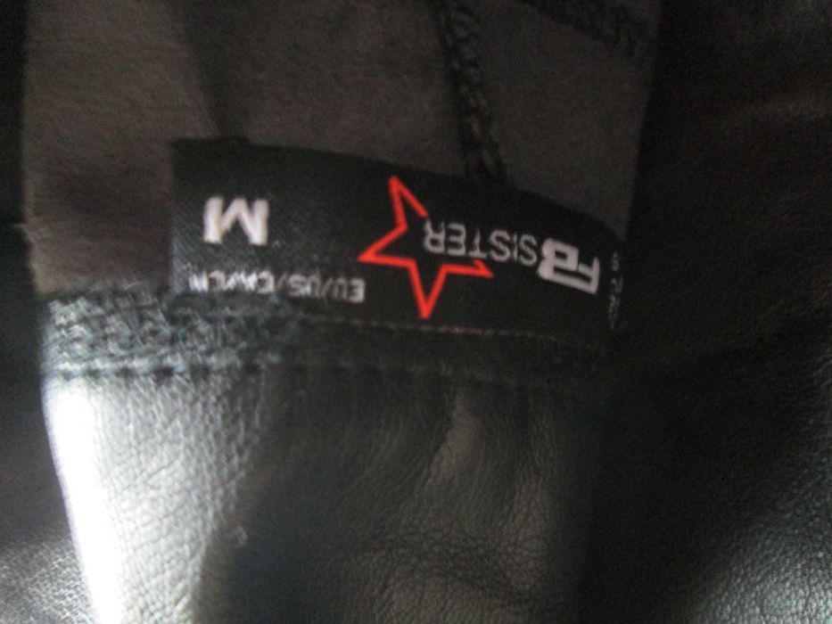 pantalon scurt cu piept dame M