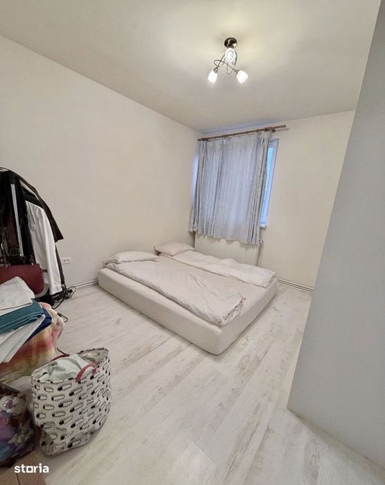 Vand 2 cam semicentral (6 min centru)