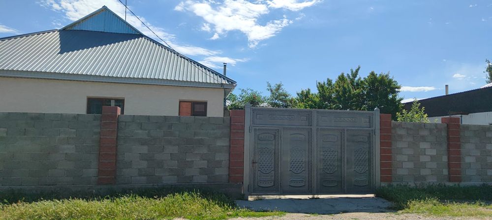 Прадаяется Дом Действуюшим магазином