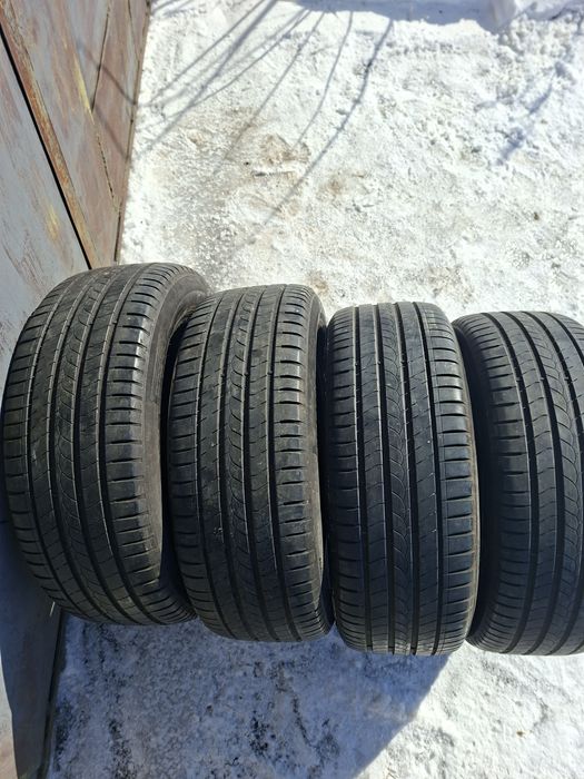 Продам шины. 215/55/17 пирелли