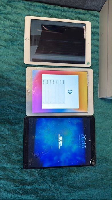 Vand telefoane si Ipad uri de piese