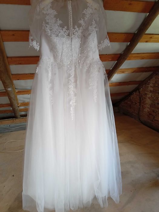 Vând rochie de mireasă .