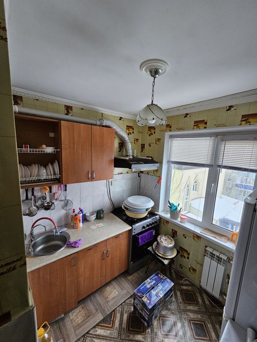 Продам 2 комнатный квартиру