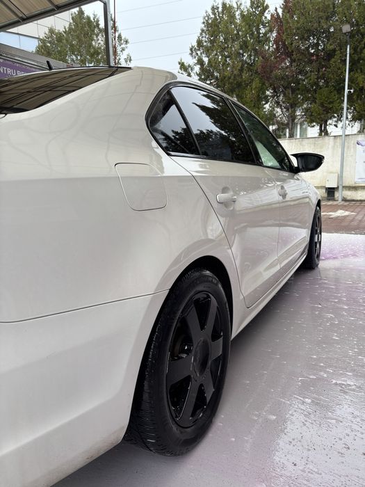 Volkswagen Jetta 1.6 TDI 105 cp