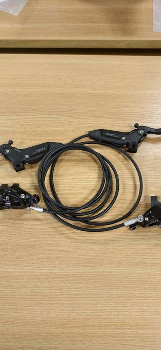 Комплект дискови спирачки SRAM Level Silver Stealth с 4 бутала