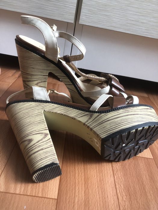 Босоножки женские