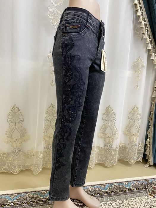 Bryuk yangi kiyilmagan, itiketkasi bor, Брюки новый