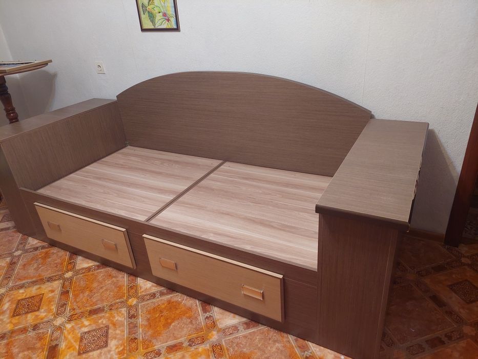 Срочно продам мебель для спальни.
