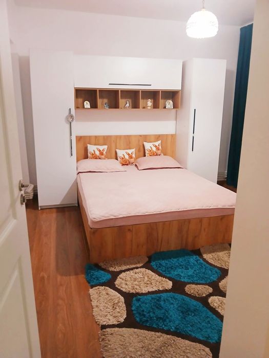 Dau în chirie apartament