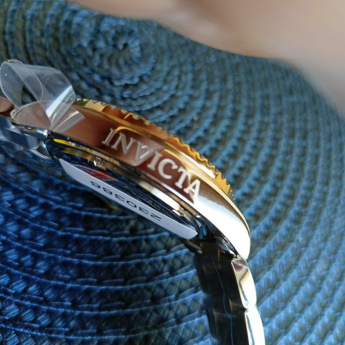 Нова Invicta, 200m, Seiko Caliber/Hattori/TMI C32 кварц, корона на винт