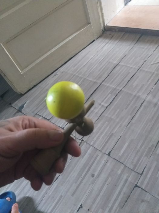 Kendama mini culoare galbenă