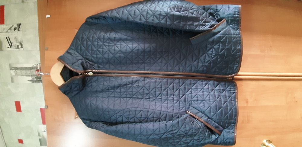 Продам куртку женскую