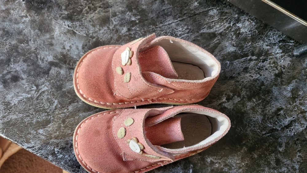 Ghete fetite  marimea 22