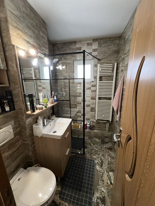Proprietar, vand apartament cu 3 camere, langa piata Centrala