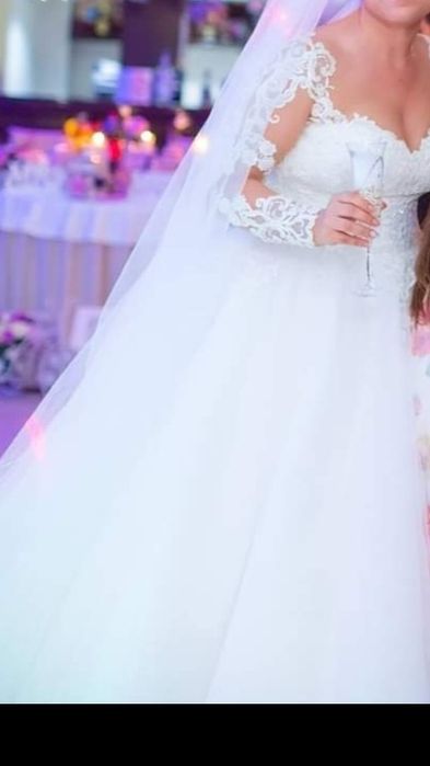Rochie de mireasa cu broderie regala
