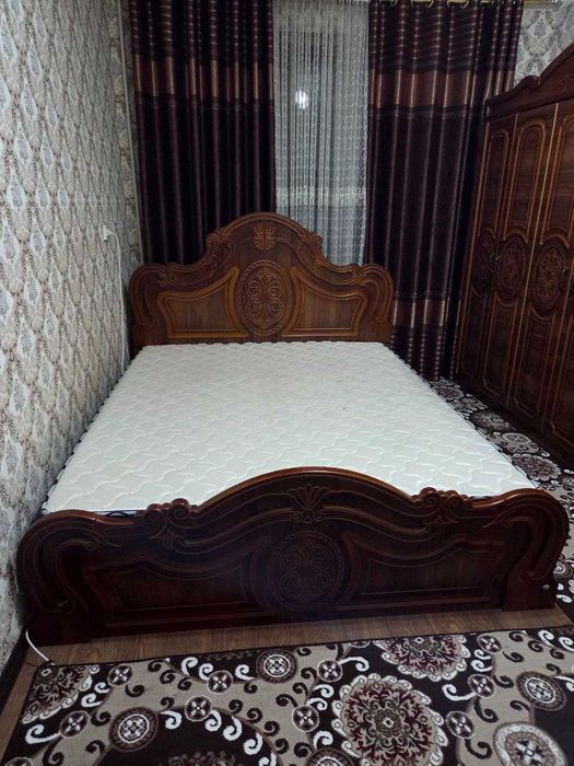 Спални мебел (гарнитур) сотилади