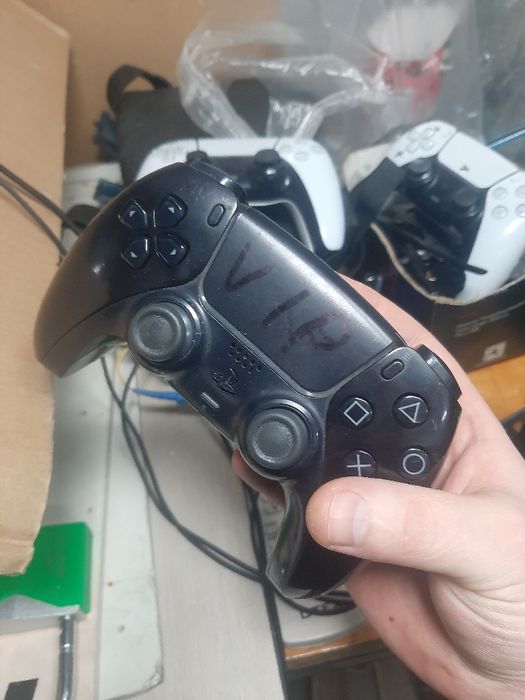 Джойстики на ps-5 оригинал.