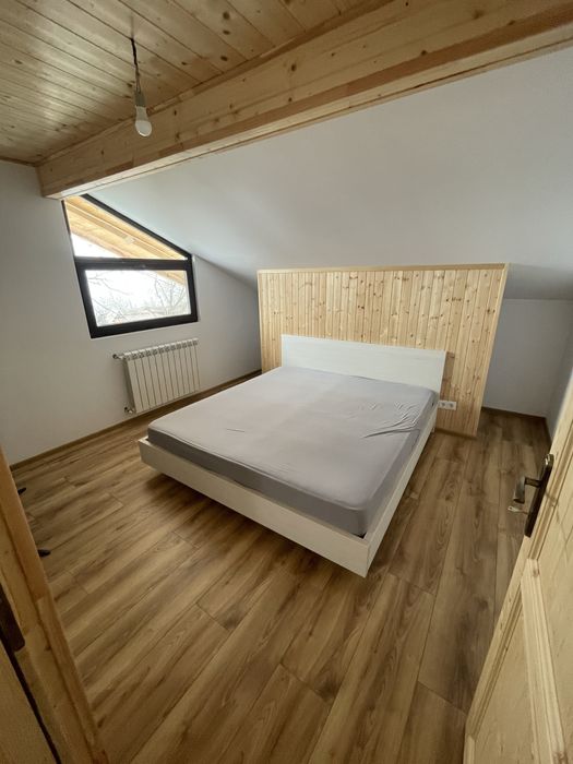 Vand Casa in comuna Jugureni