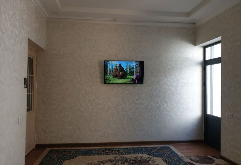 Xasanboy postdan 900 metr kirganda 1.35 sotu 4 xona 2 etajli kattedj