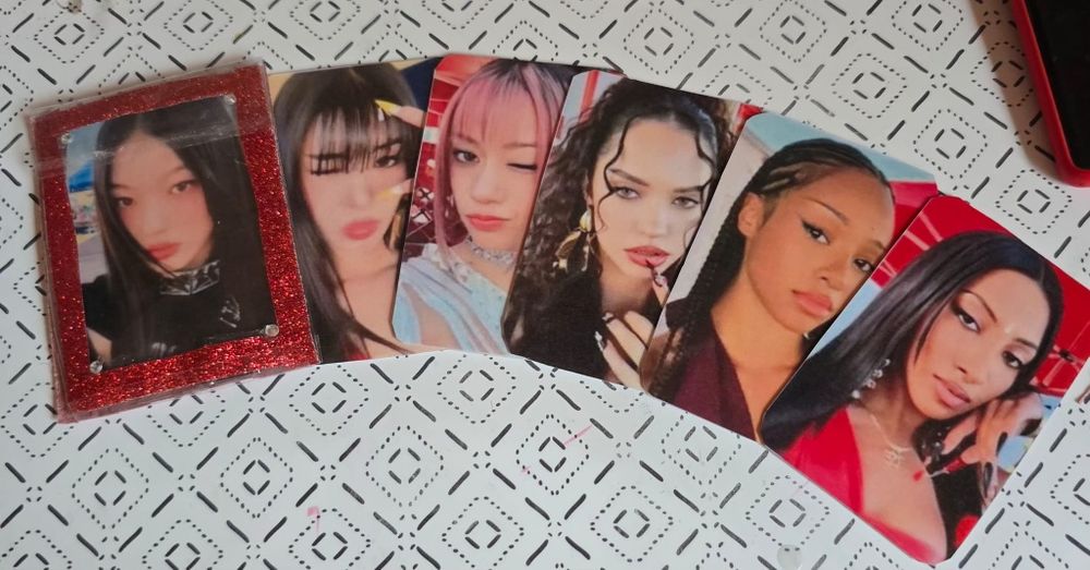 Set 6 photocarduri fanmade Katseye ,,Beautiful Chaos"+1 photoholder