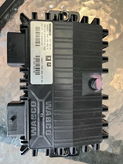 Compresor si calculator suspensie pneumatica Citroen C4 Picasso 2010