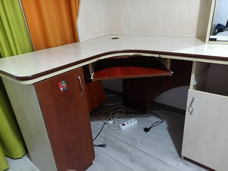 Donez mobila birou cu biblioteca