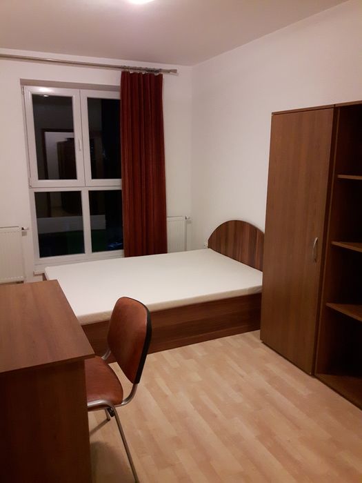 PROPRIETAR inchiriez apartament 2 camere cu loc de parcare. CORESI