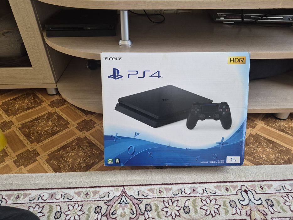 Продам Рс 4 slim 1 tb в отличном состоянии