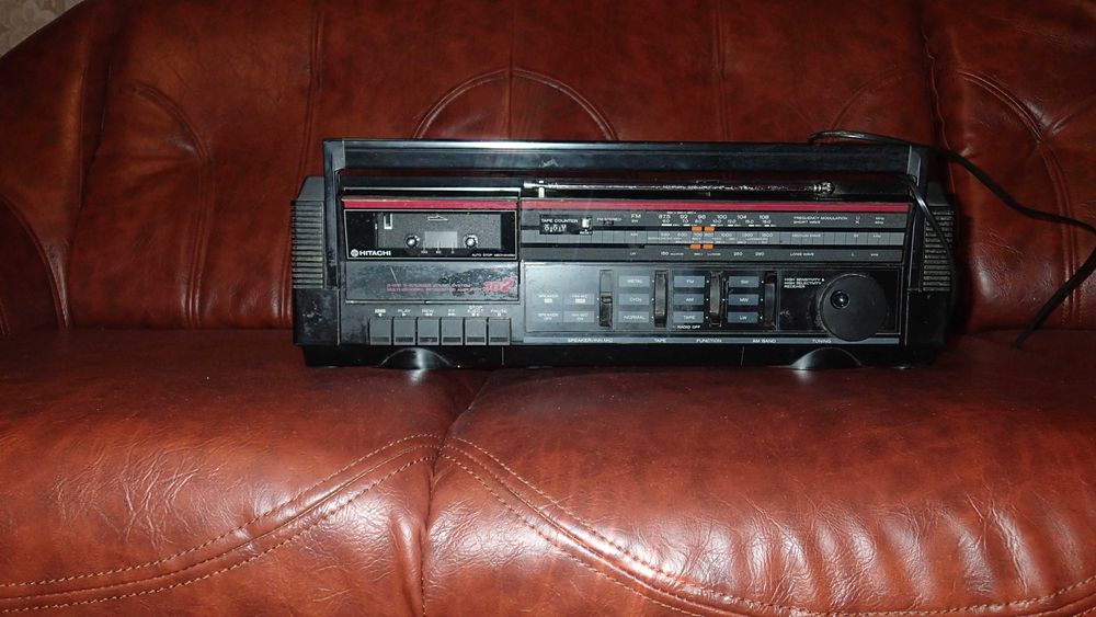 Radiocasetofon de colectie Hitachi TRK- 3D2E - 3DSuper Woofer (1985)