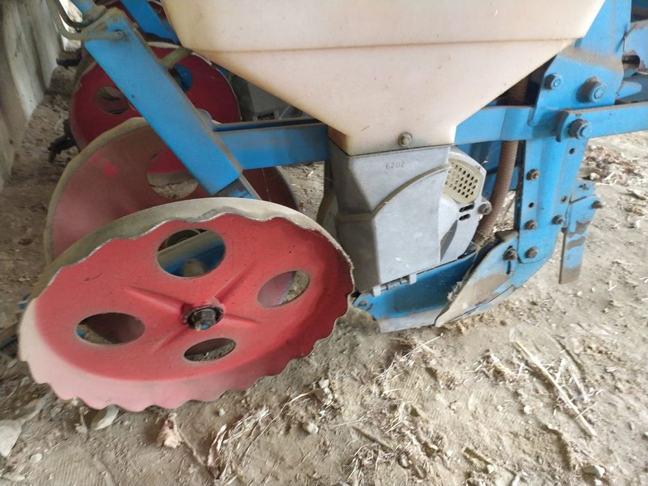 Semantoare de porumb monosem NG pe discuri cu 4 randuri