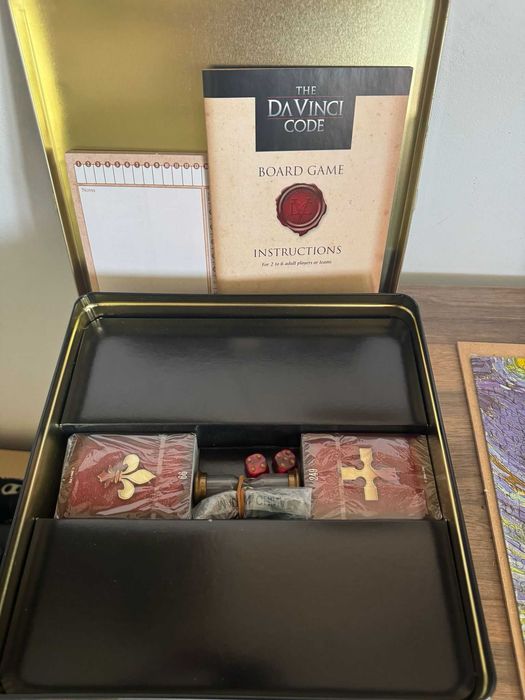 Joc de societate The Da Vinci Code – ediție în cutie metalică, complet, nou