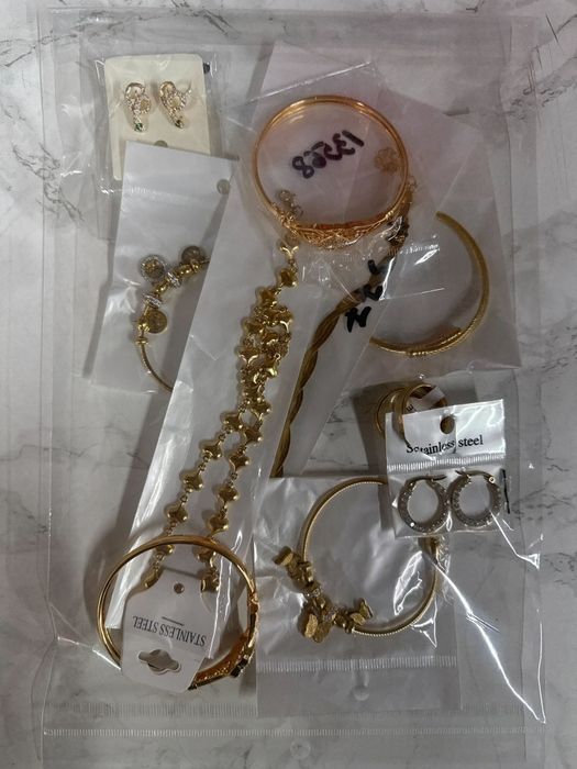 Мистериозна торбичка с бижута с 10бр висококачествени бижута.