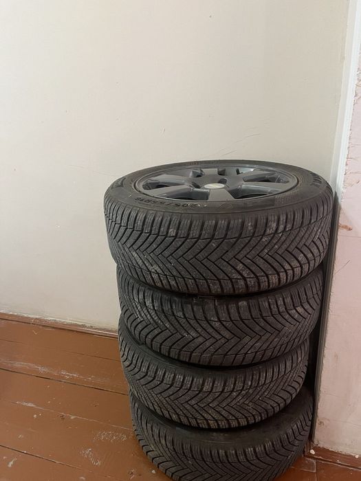 Продаётся демисезонные шины с диском от автомобиля