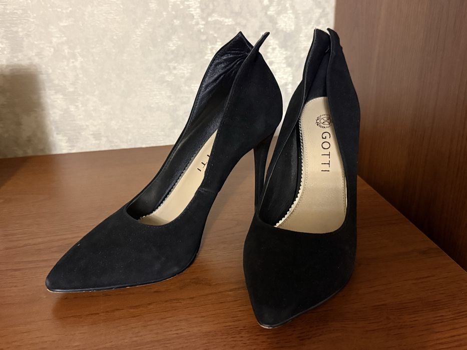 Продам женские туфли