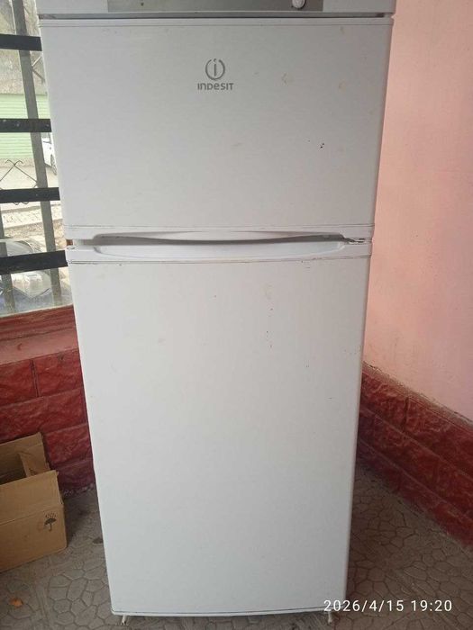 Холодильник Indesit